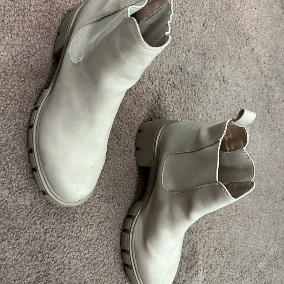 Madden Girl Boots‎ - Picture 3 of 4